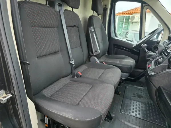 Citroën Jumpy 2.0 BlueHDi M Confort Semi-Vidrado 23
