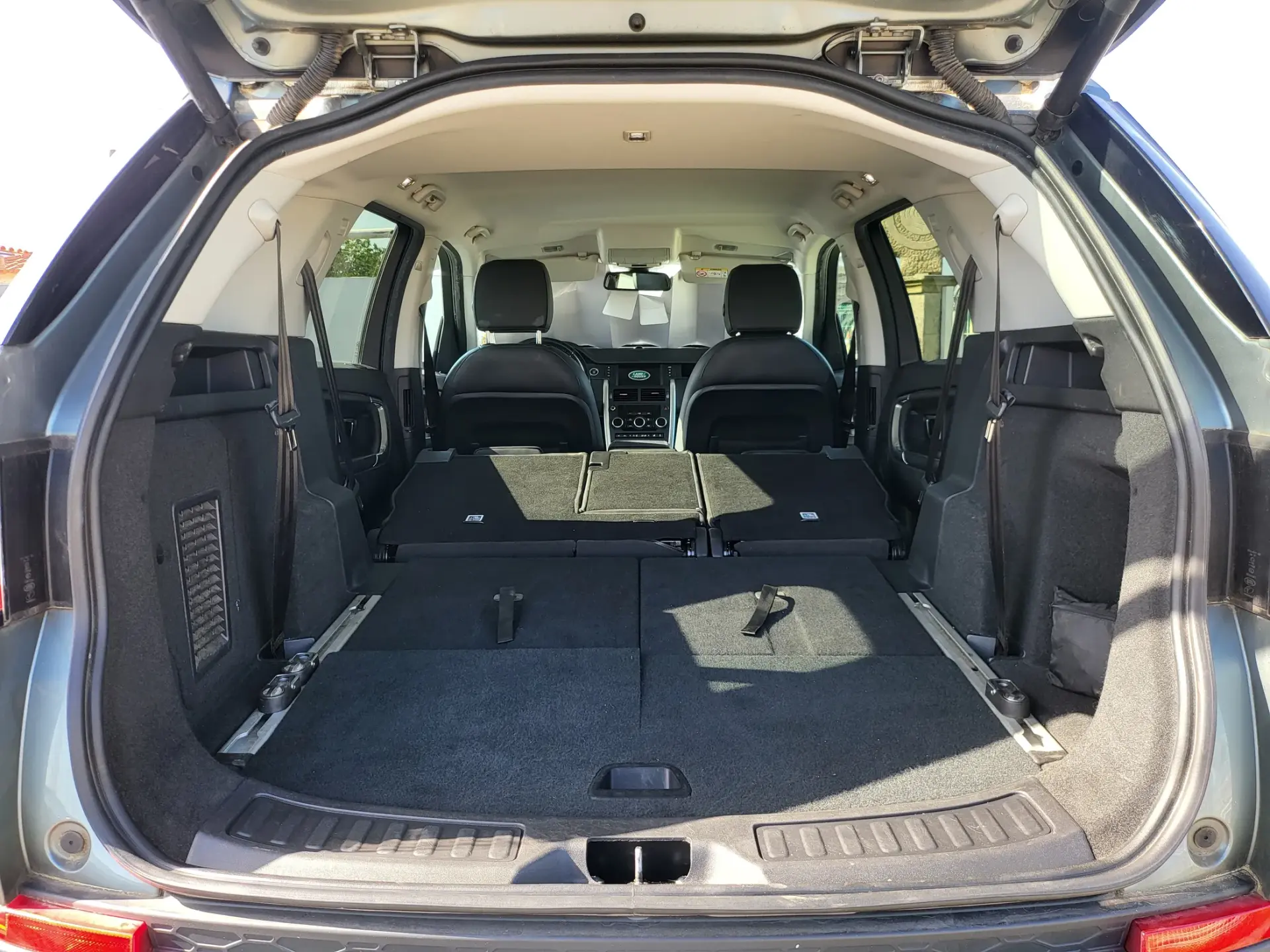 Land Rover Discovery Sport 2.0 TD4 HSE Luxury 7L Auto 27