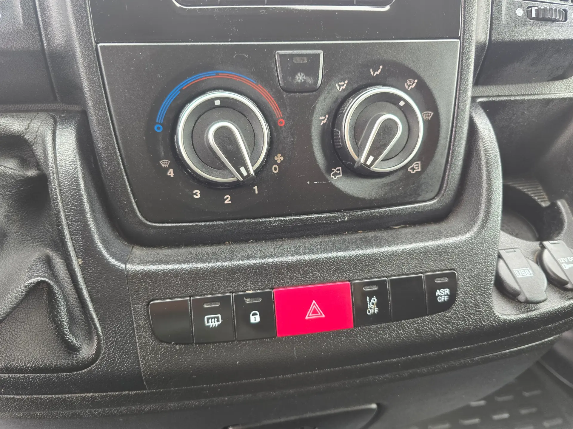 Citroën Jumpy 2.0 BlueHDi M Confort Semi-Vidrado 19