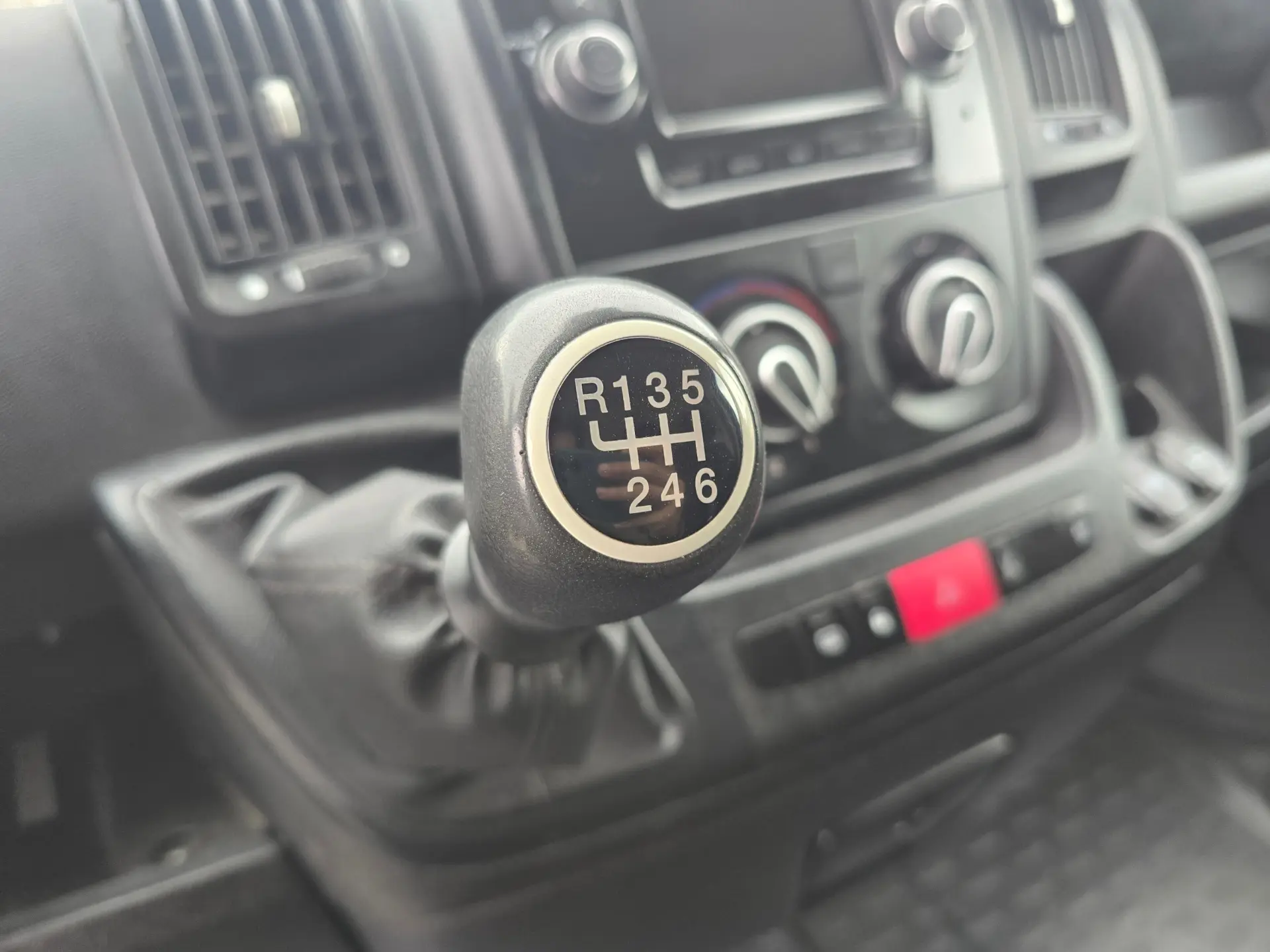 Citroën Jumpy 2.0 BlueHDi M Confort Semi-Vidrado 14