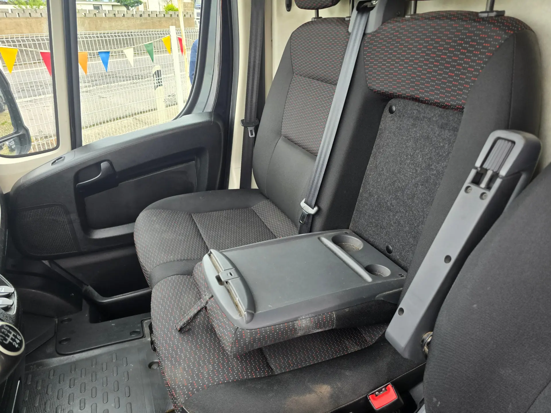 Citroën Jumpy 2.0 BlueHDi M Confort Semi-Vidrado 21