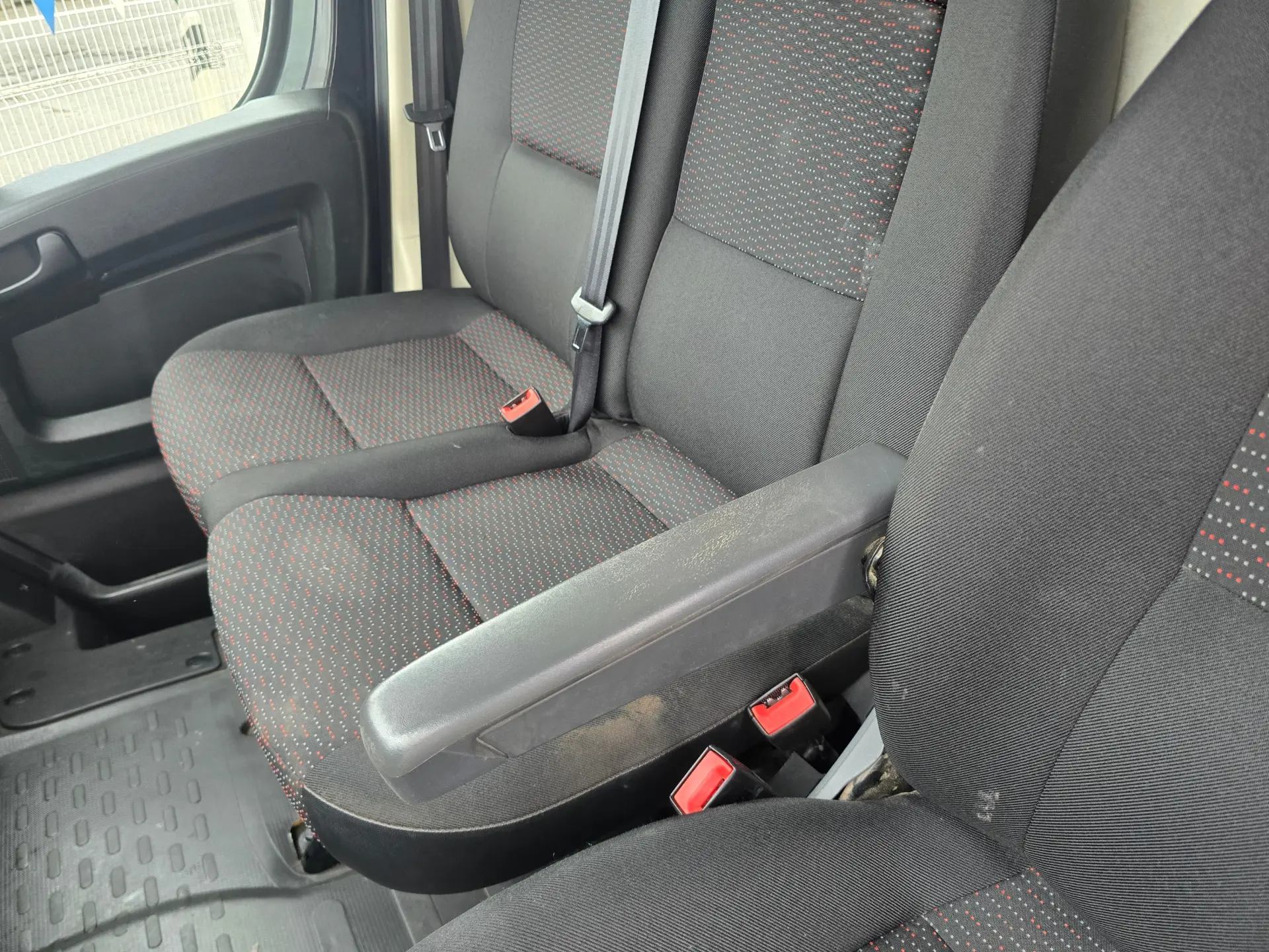 Citroën Jumpy 2.0 BlueHDi M Confort Semi-Vidrado 20