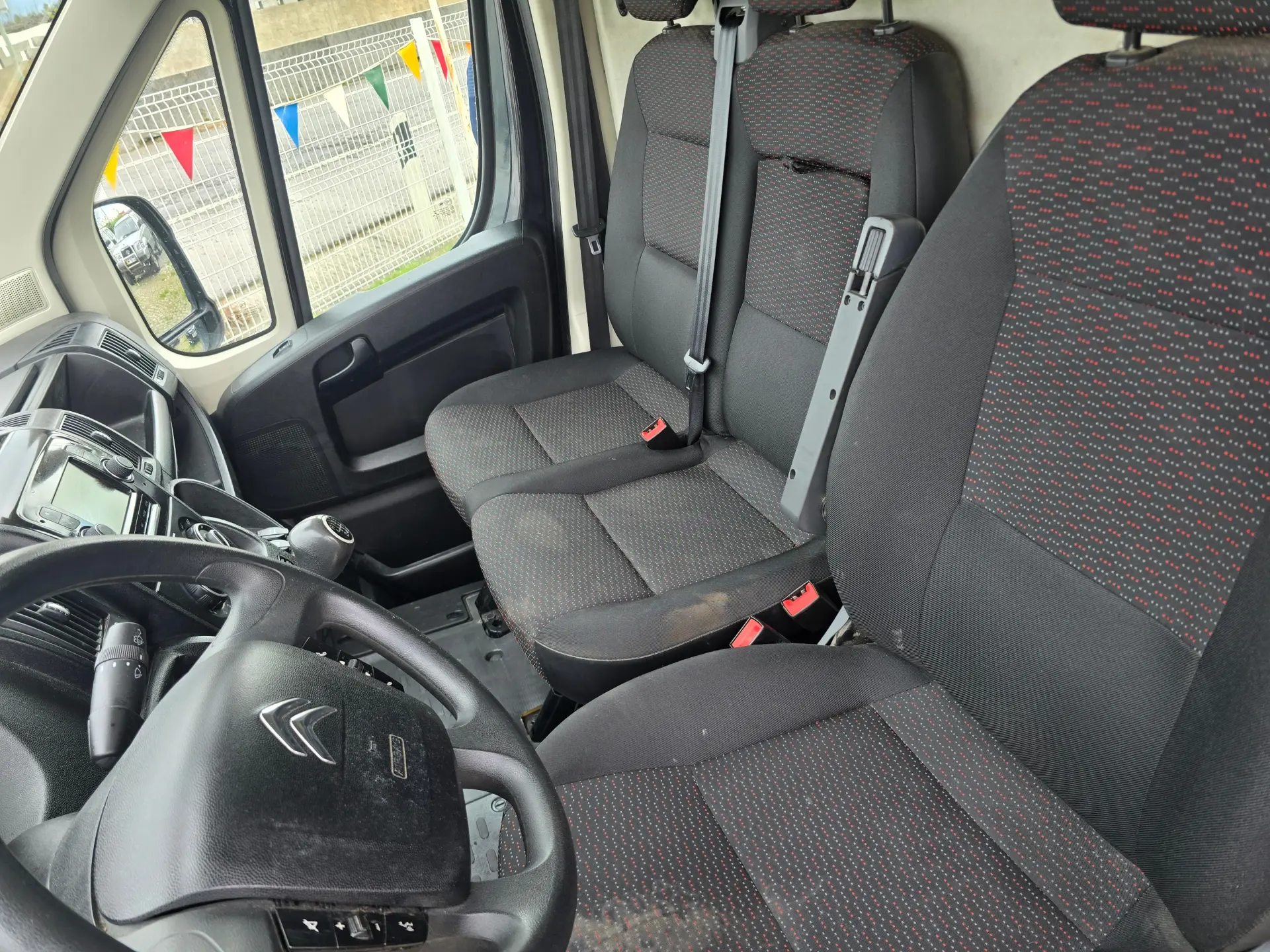 Citroën Jumpy 2.0 BlueHDi M Confort Semi-Vidrado 22