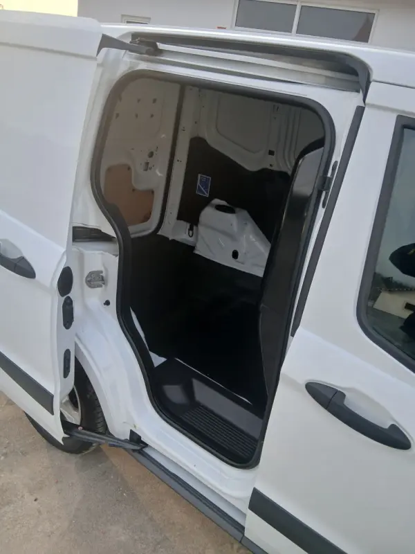 Ford Tourneo Courier 1.5 TDCi Ambiente 16