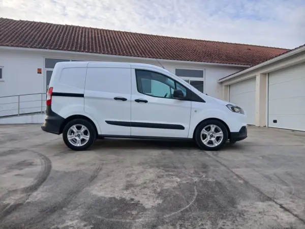 Ford Tourneo Courier 1.5 TDCi Ambiente 5