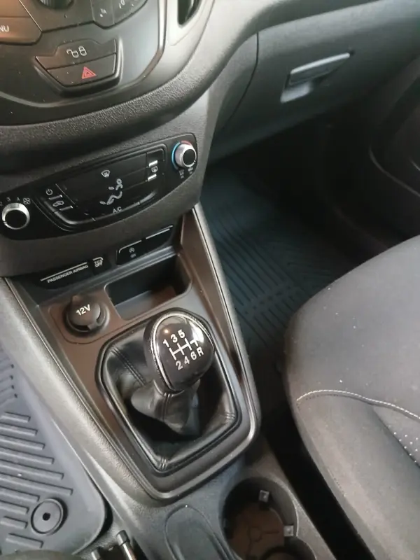 Ford Tourneo Courier 1.5 TDCi Ambiente 11