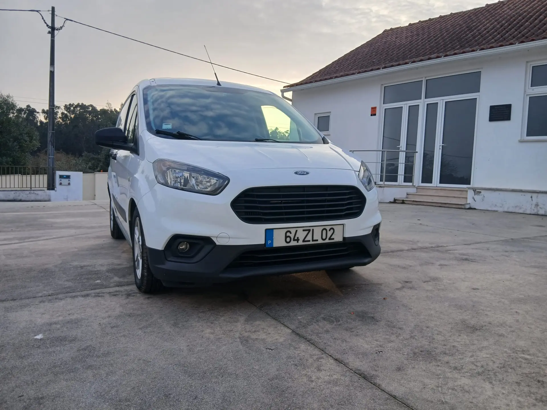 Ford Tourneo Courier 1.5 TDCi Ambiente 4