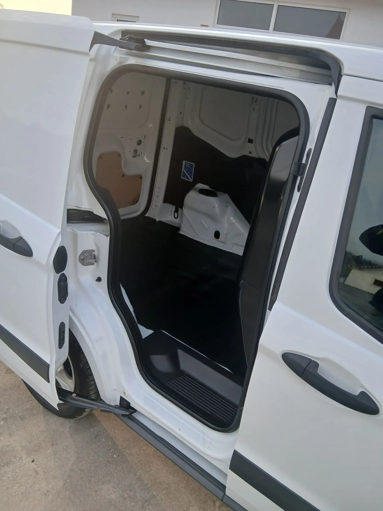 Ford Tourneo Courier 1.5 TDCi Ambiente 16