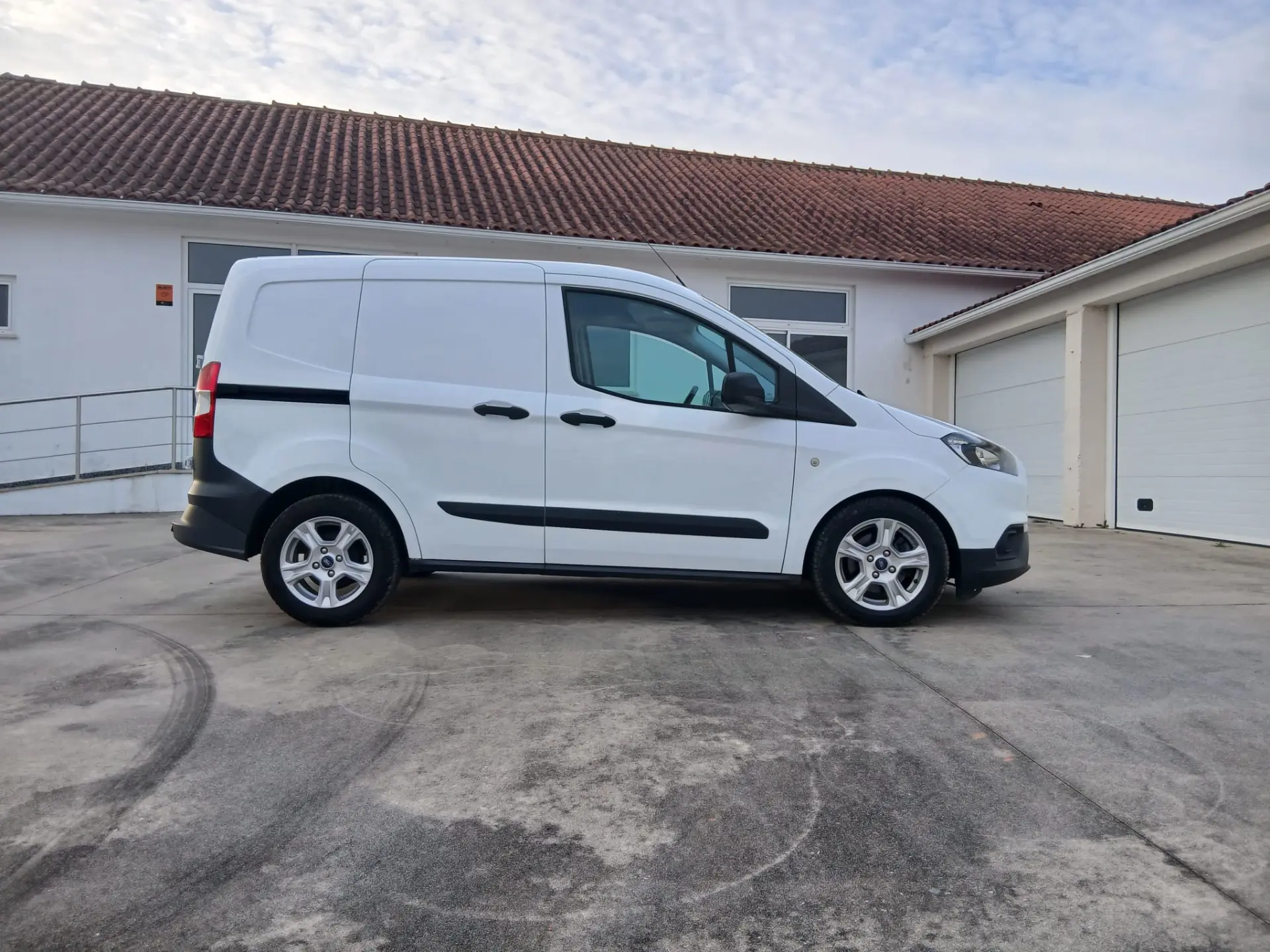 Ford Tourneo Courier 1.5 TDCi Ambiente 5