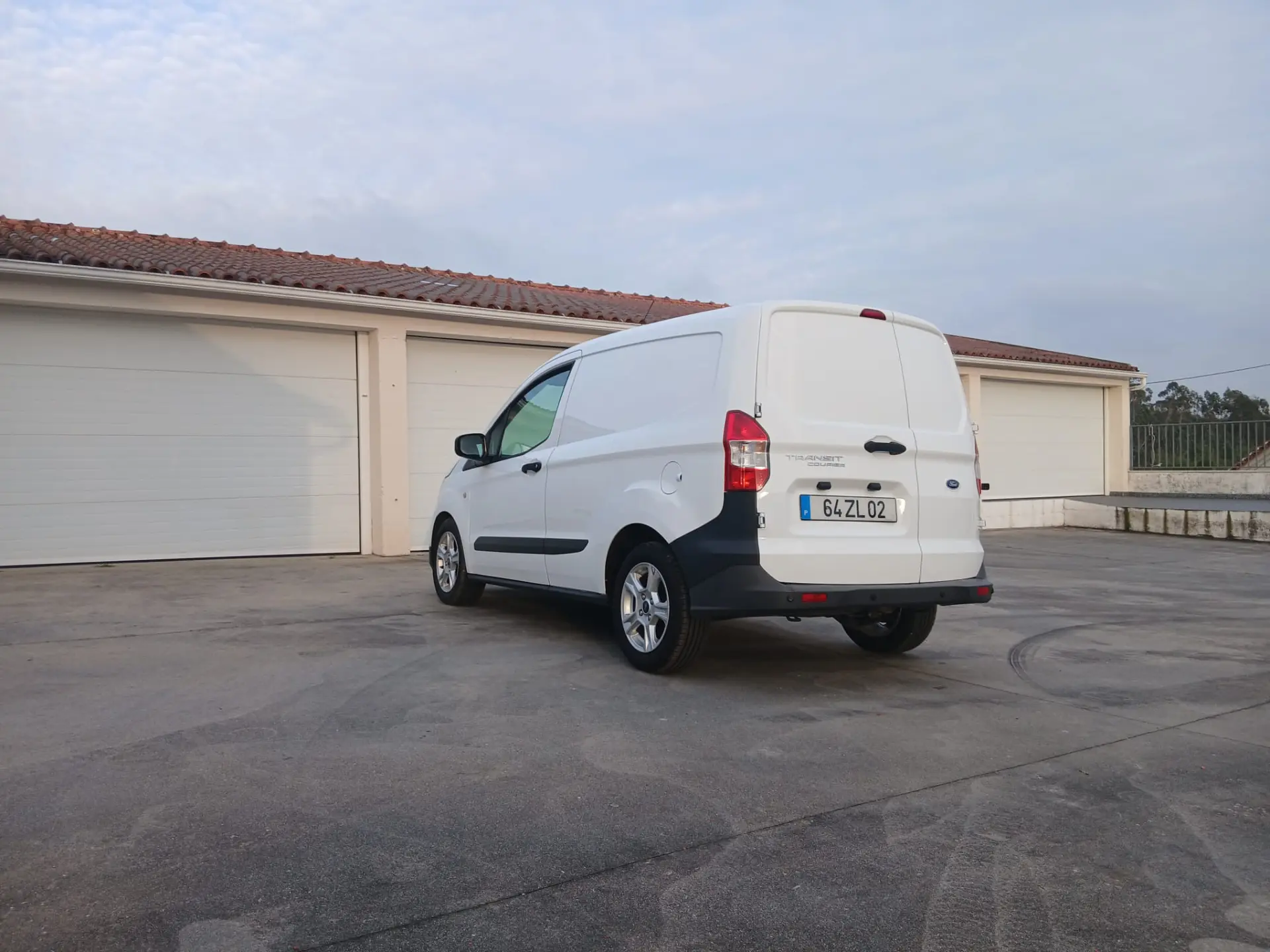 Ford Tourneo Courier 1.5 TDCi Ambiente 8