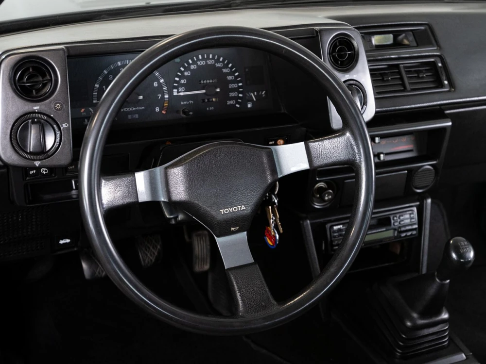 Toyota Corolla Coupe GT (AE86) 9