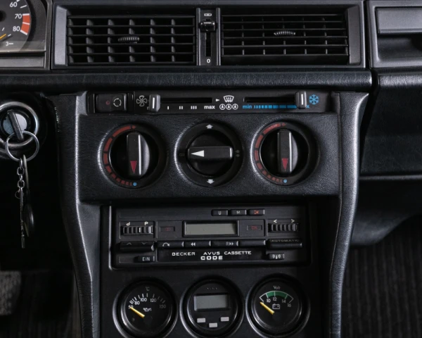 Mercedes-Benz 190 E 2.5-16v 19