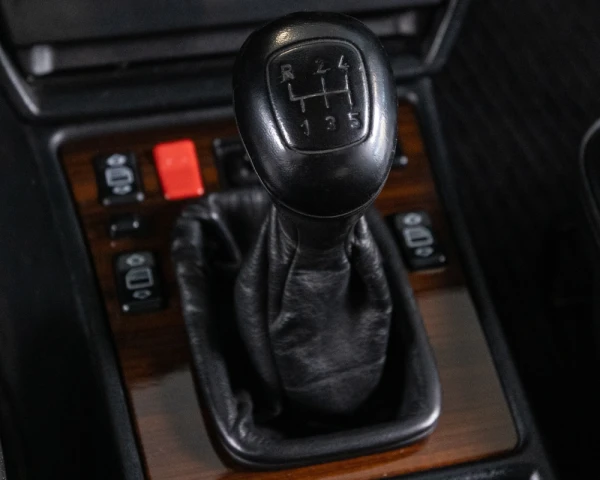 Mercedes-Benz 190 E 2.5-16v 21