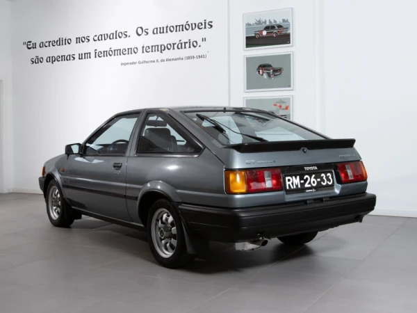 Toyota Corolla Coupe GT (AE86) 2