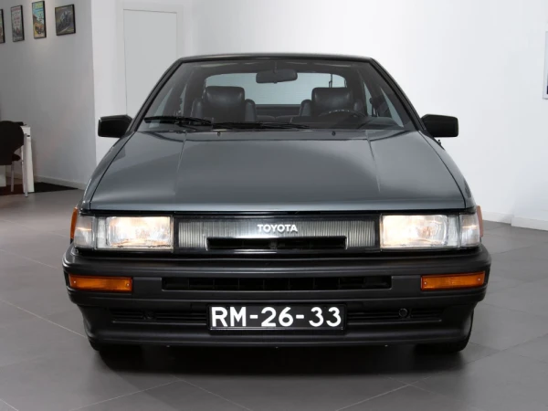 Toyota Corolla Coupe GT (AE86) 4
