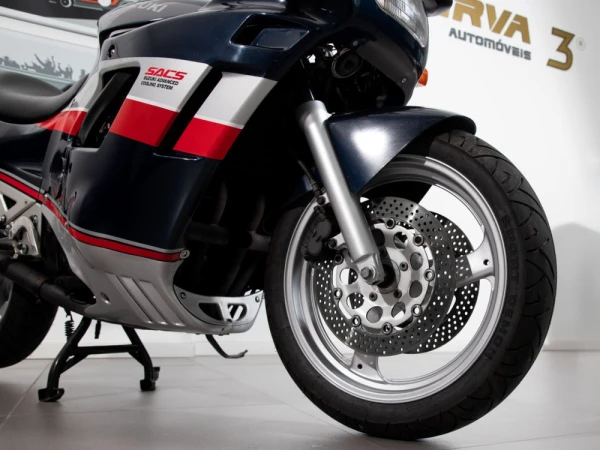 Suzuki GSX 750 F 8