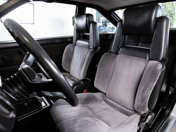 Toyota Corolla Coupe GT (AE86) 18