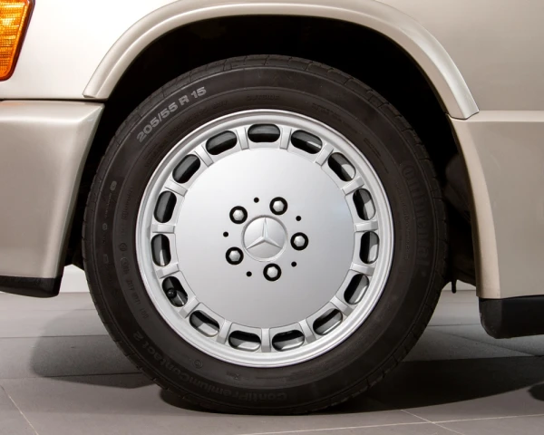 Mercedes-Benz 190 E 2.5-16v 9