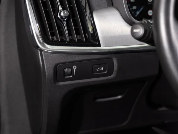 Volvo V90 2.0 D5 Momentum AWD Geartronic 15