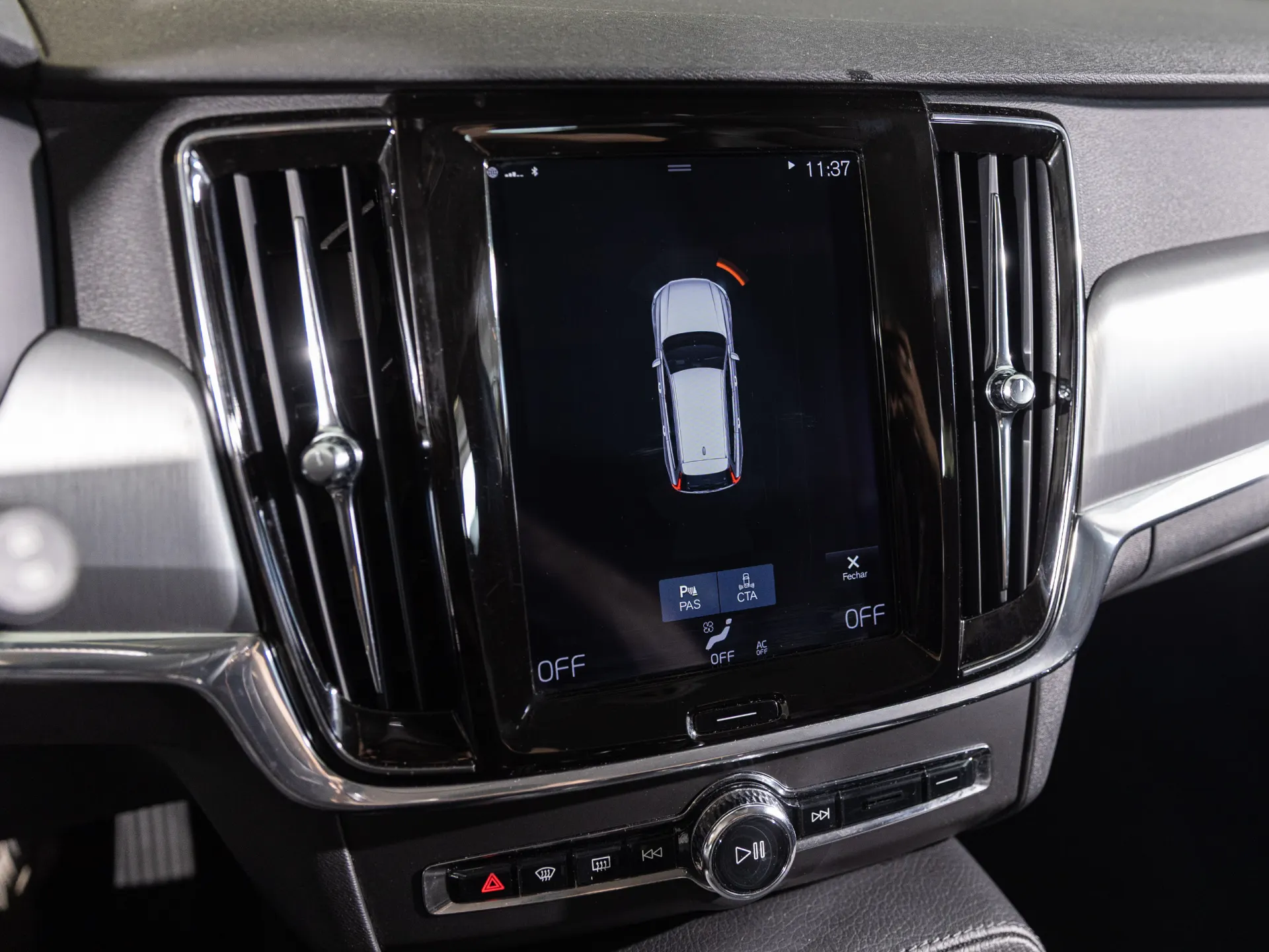 Volvo V90 2.0 D5 Momentum AWD Geartronic 26