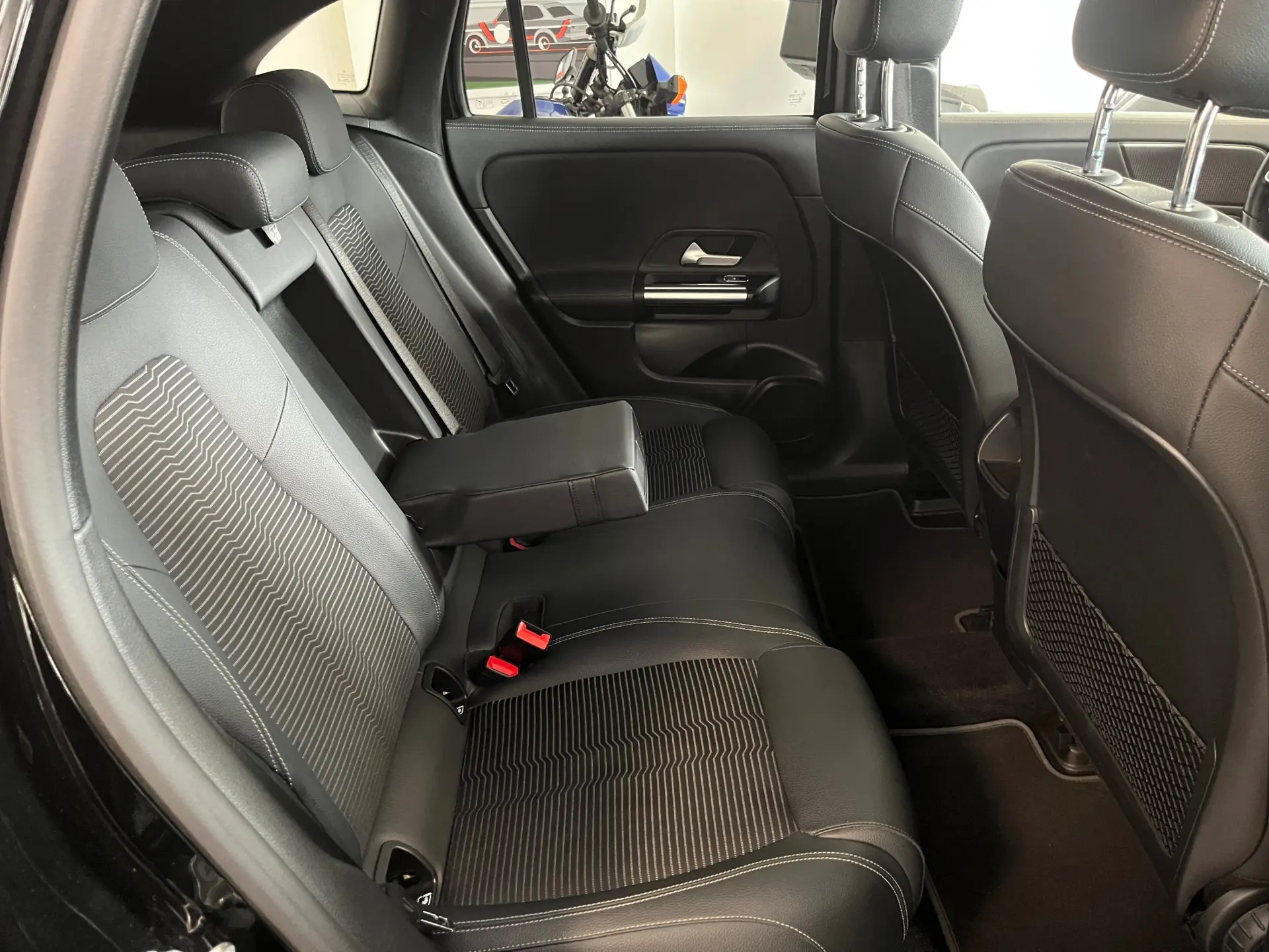 Mercedes-Benz EQA 250 Progressive 7