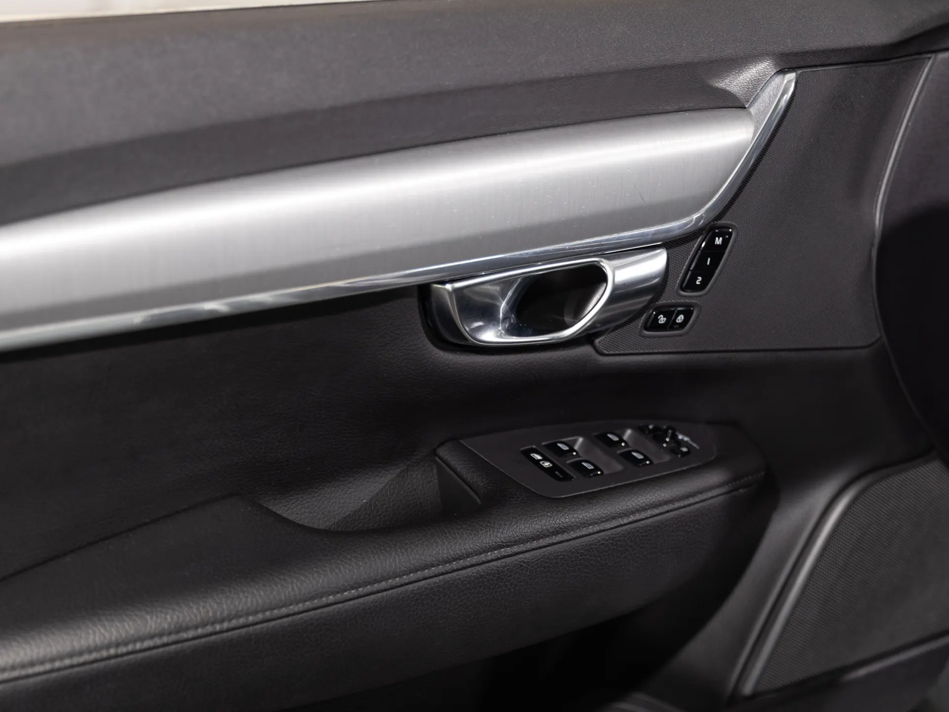 Volvo V90 2.0 D5 Momentum AWD Geartronic 13