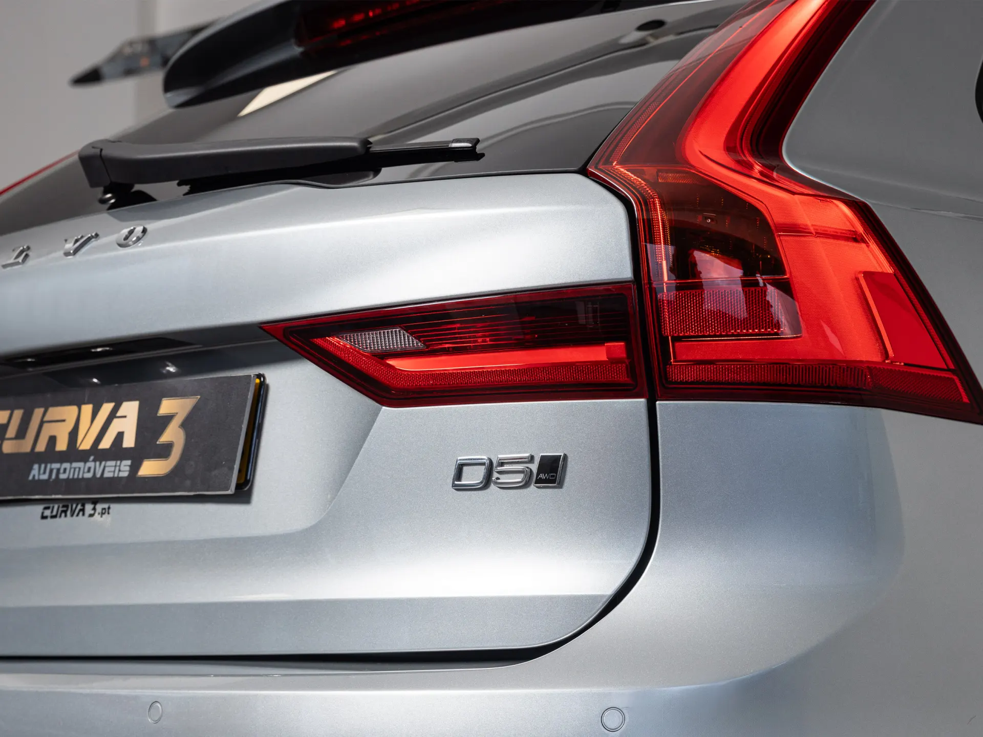 Volvo V90 2.0 D5 Momentum AWD Geartronic 9