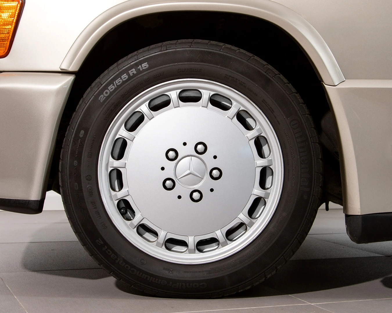 Mercedes-Benz 190 E 2.5-16v 9