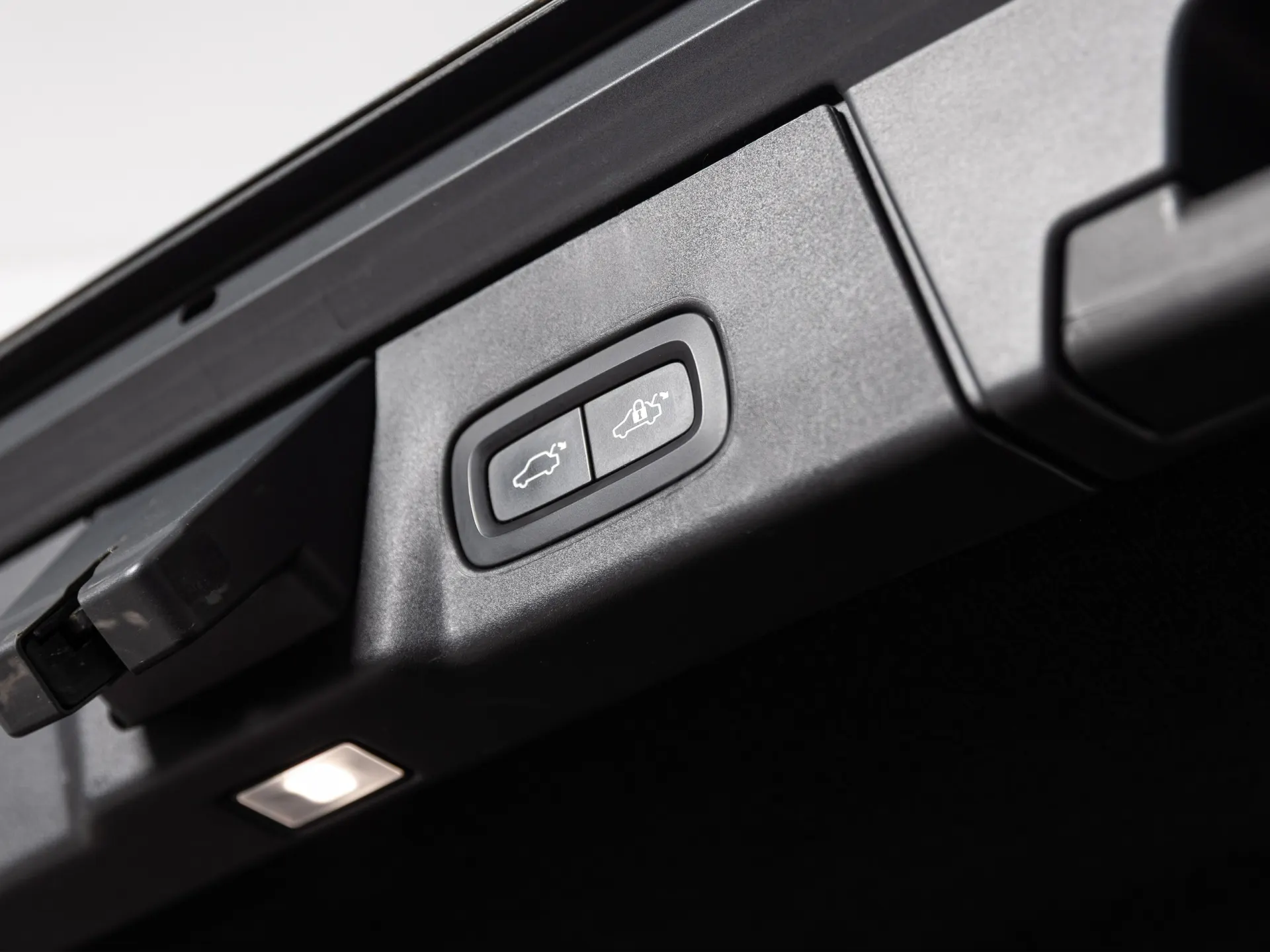 Volvo V90 2.0 D5 Momentum AWD Geartronic 11