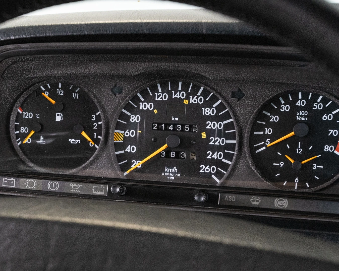 Mercedes-Benz 190 E 2.5-16v 18