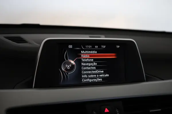 BMW X1 18 d sDrive Auto Advantage 43