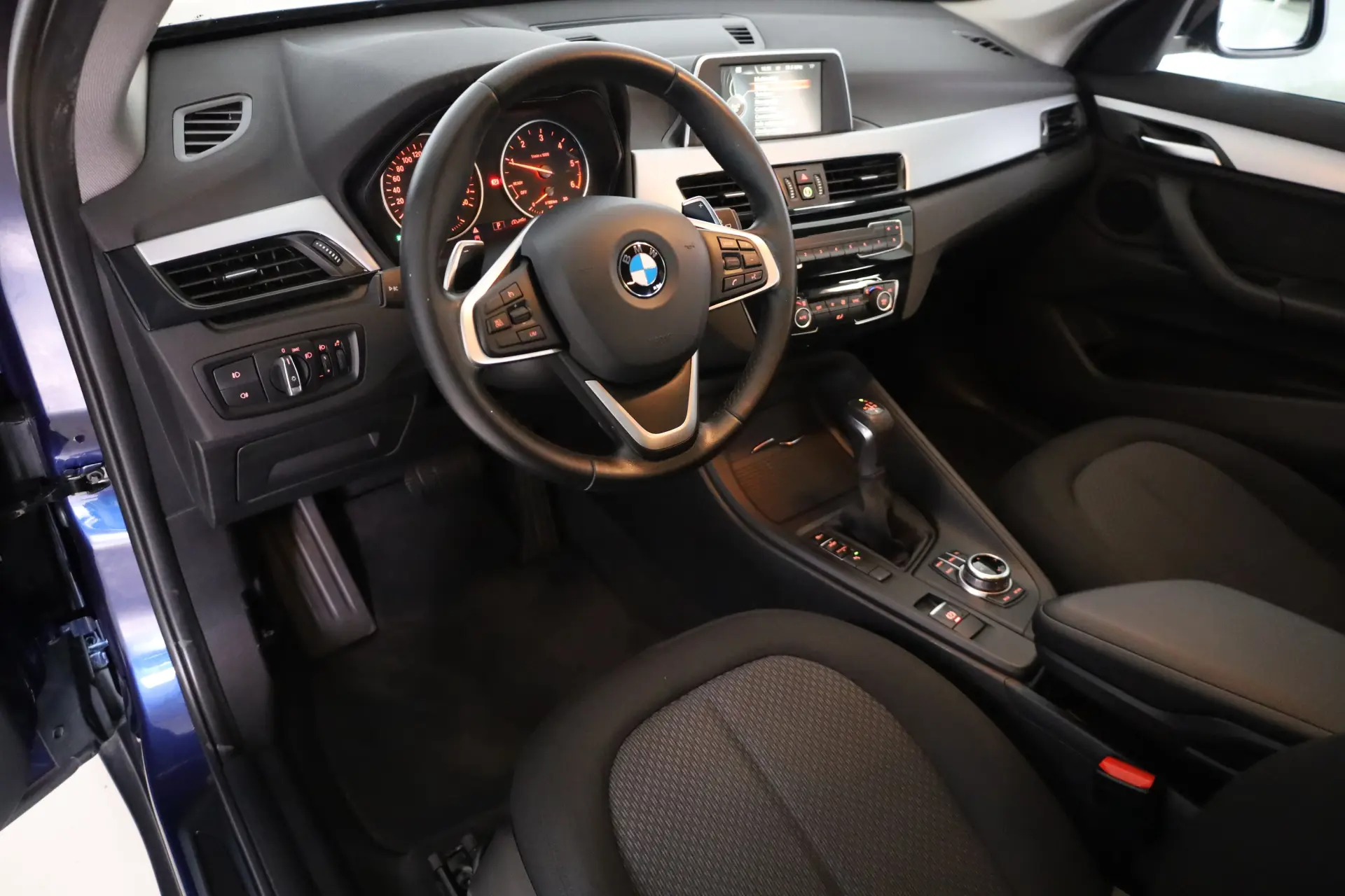BMW X1 18 d sDrive Auto Advantage 27