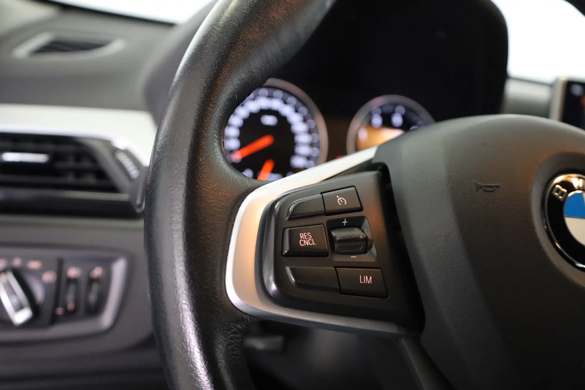 BMW X1 16 d sDrive Advantage Auto 39