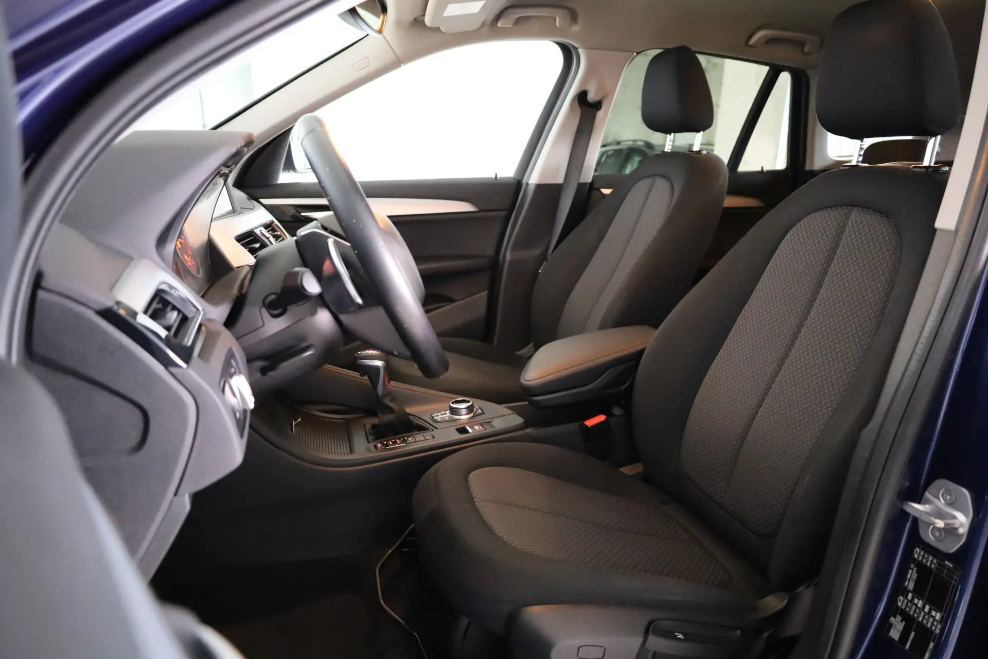 BMW X1 18 d sDrive Auto Advantage 28