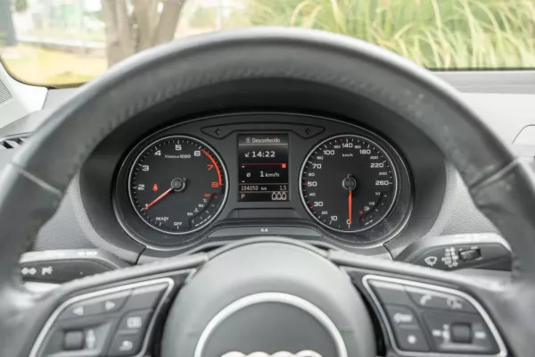 Audi Q2 30 TFSI Design S tronic 10