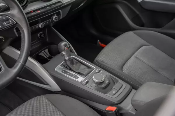 Audi Q2 30 TFSI Design S tronic 14