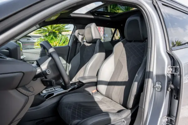 Peugeot e-2008 50 kWh GT 18