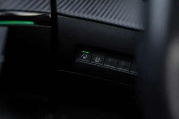 Peugeot e-2008 50 kWh GT 11