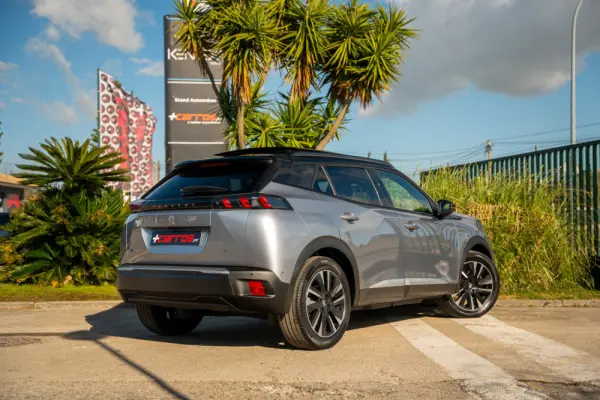 Peugeot e-2008 50 kWh GT 7