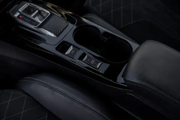 Peugeot e-2008 50 kWh GT 15