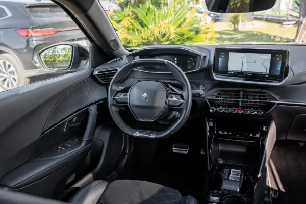 Peugeot e-2008 50 kWh GT 9