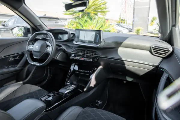 Peugeot e-2008 50 kWh GT 16