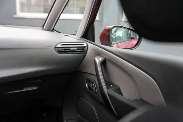 Citroën Grand C4 Spacetourer 1.5 BlueHDi Shine EAT8 27