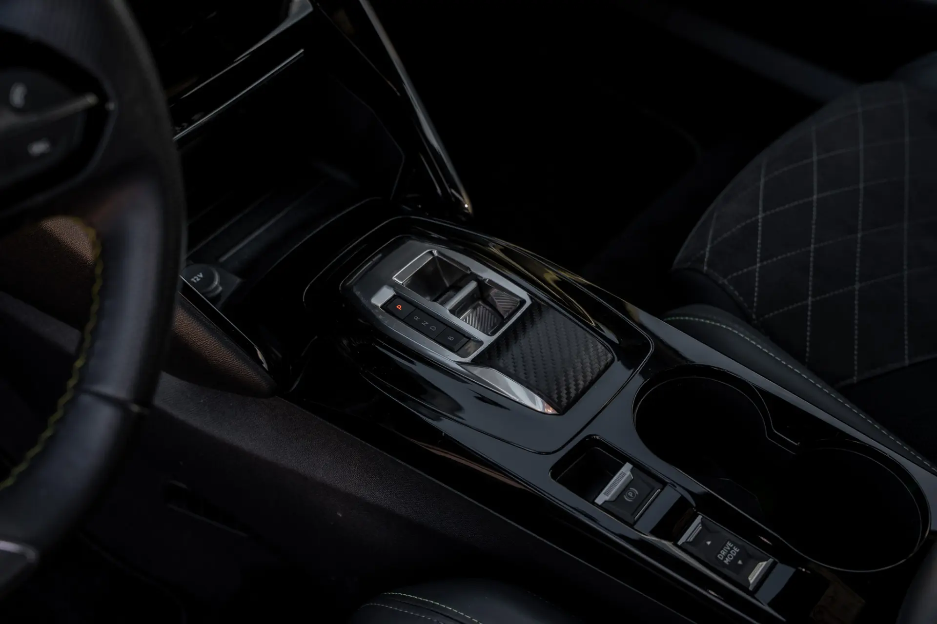 Peugeot e-2008 50 kWh GT 14