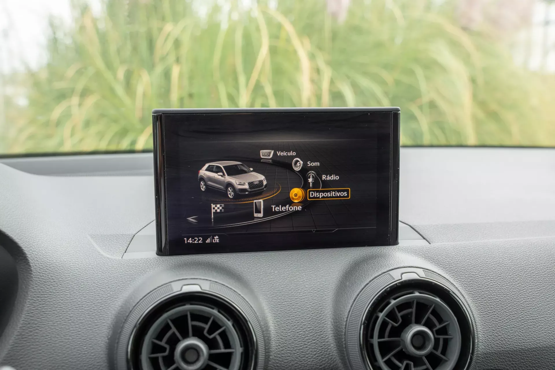 Audi Q2 30 TFSI Design S tronic 11