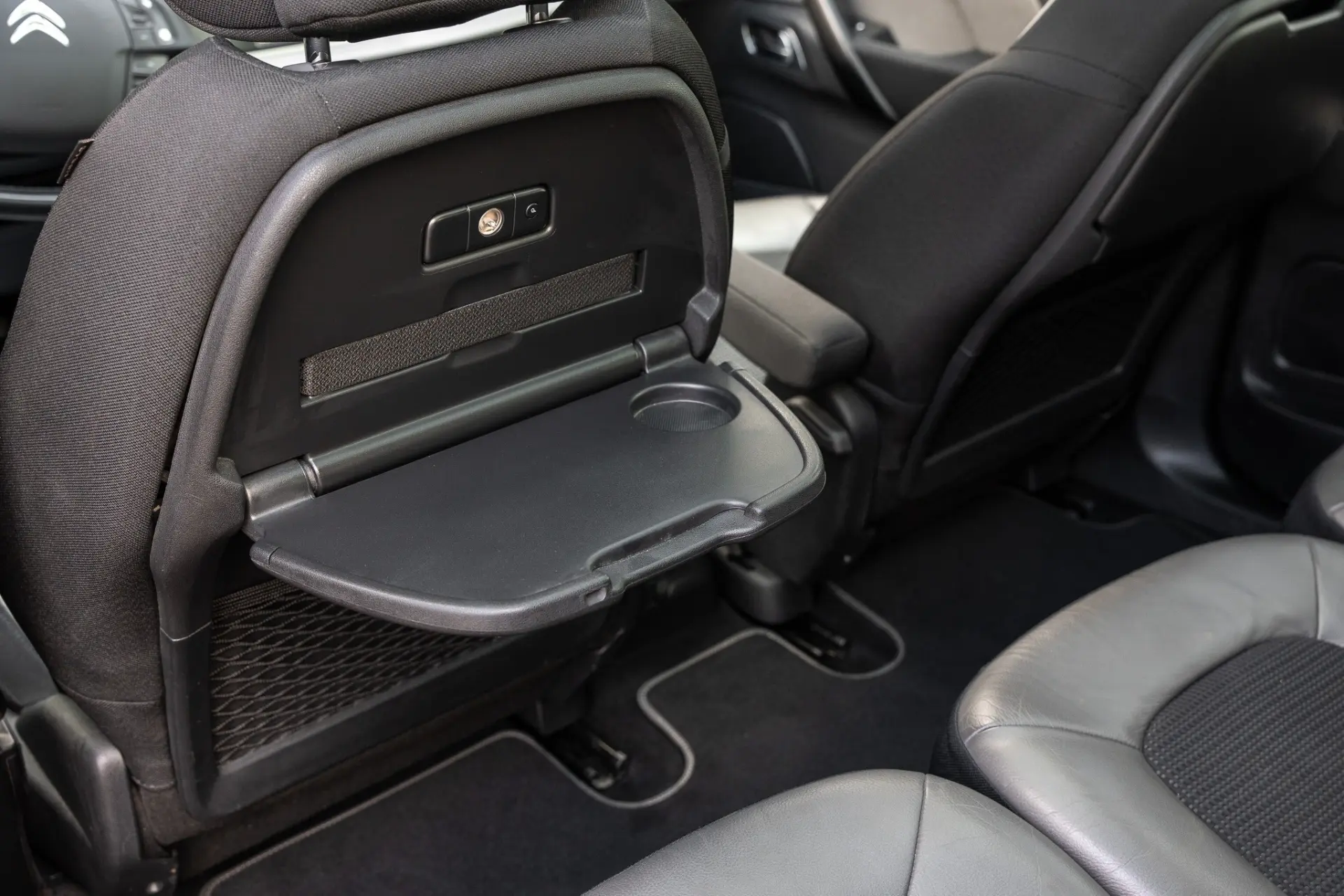 Citroën Grand C4 Spacetourer 1.5 BlueHDi Shine EAT8 23