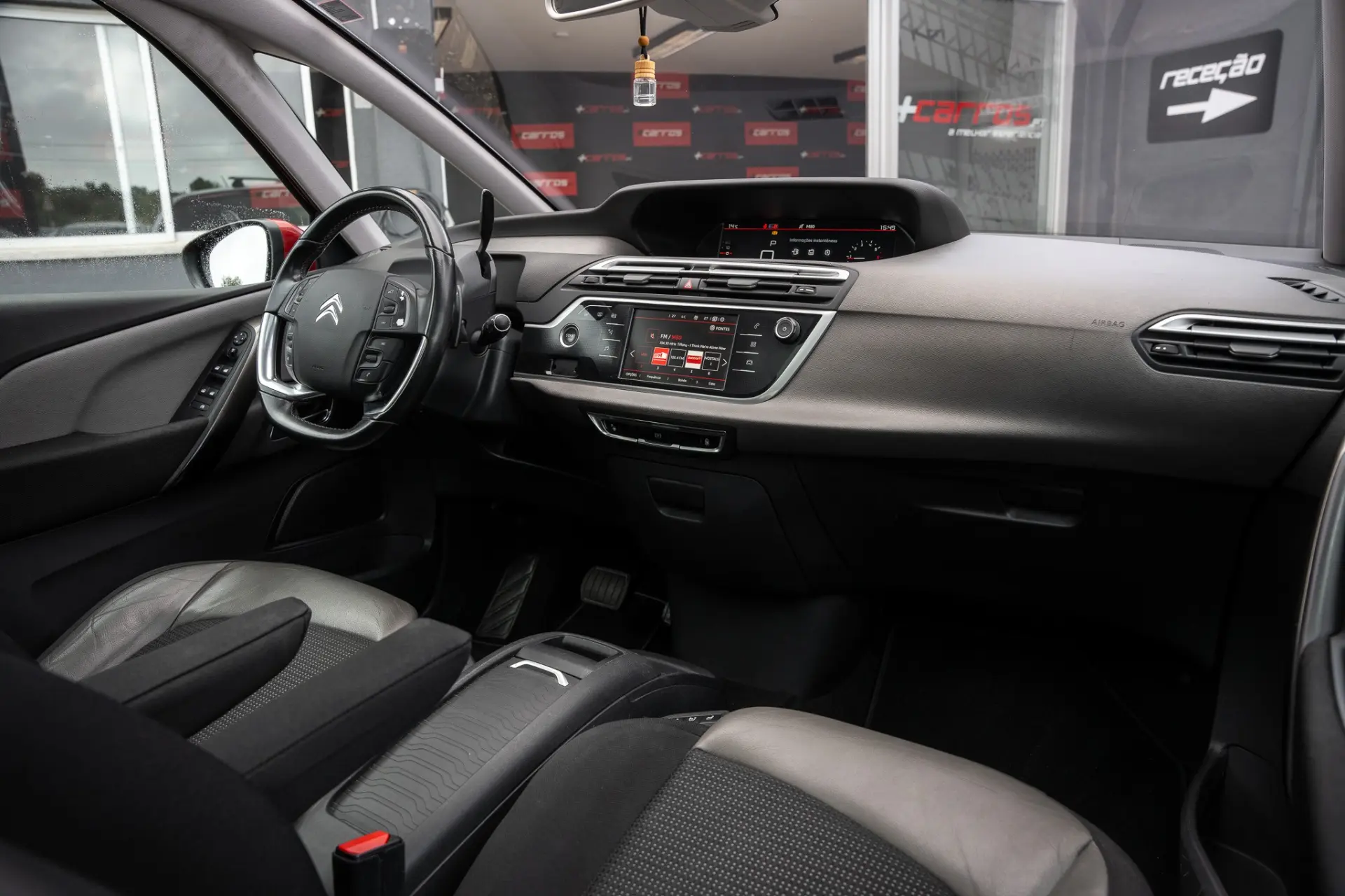 Citroën Grand C4 Spacetourer 1.5 BlueHDi Shine EAT8 26