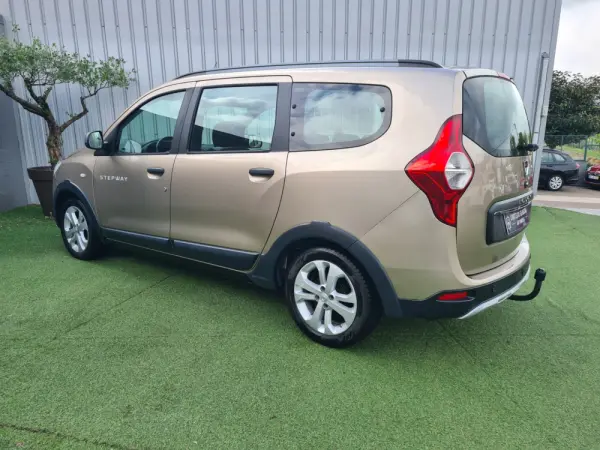Dacia Lodgy 1.5 Blue dCi Stepway 7L 3