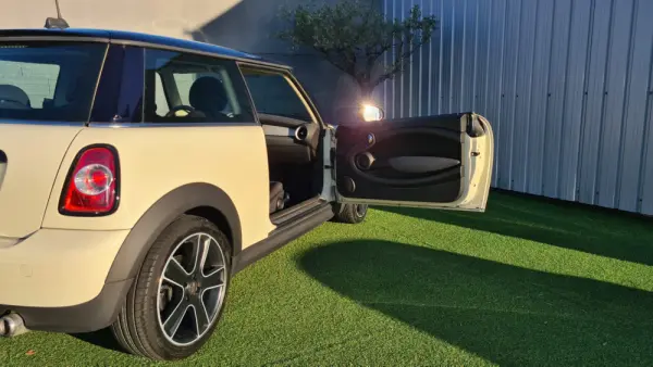 MINI 3 Portas One D 6