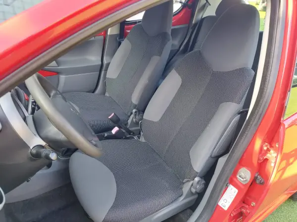 Peugeot 107 1.0 Trendy 8